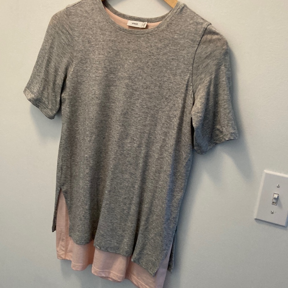 Vince long t-shirt. Gray w pink on bottom. Size XXS. Barely worn.